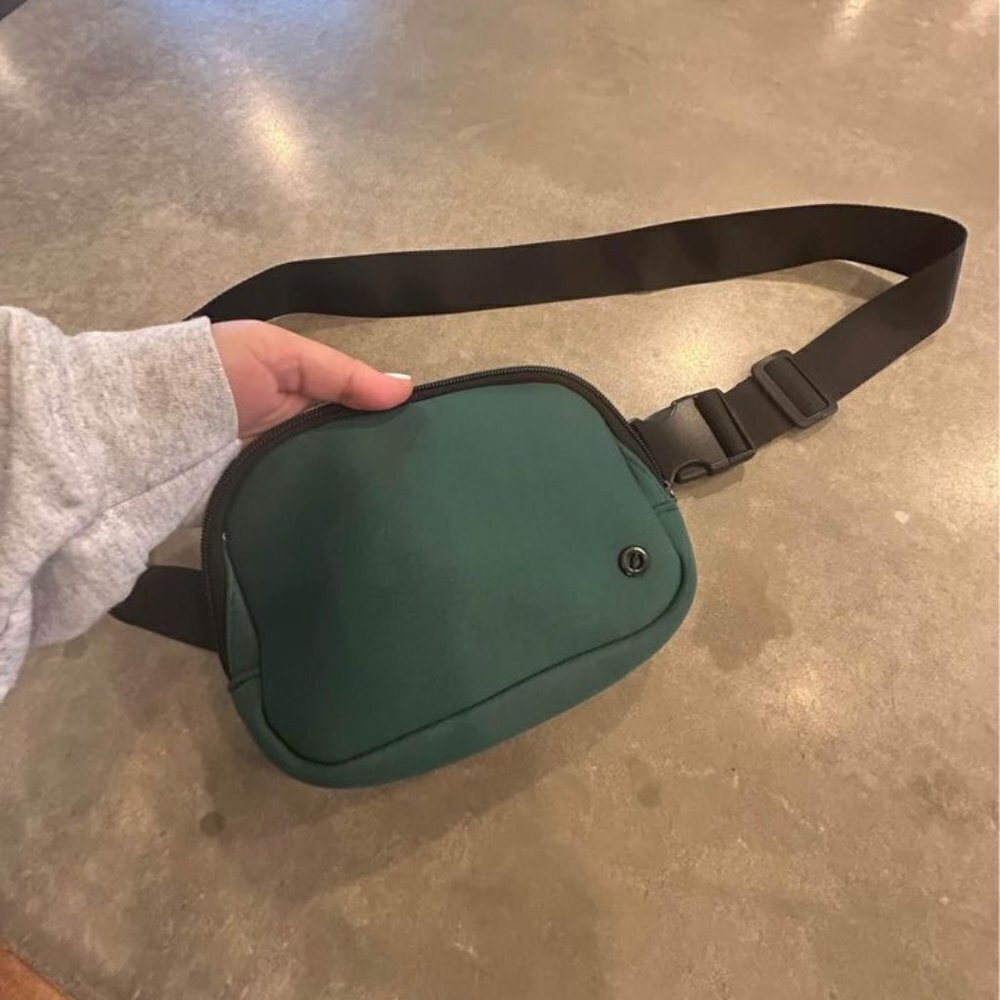 Woman’s neoprene belt bag. Hunter green. Buckle, adjustable. New conditi…